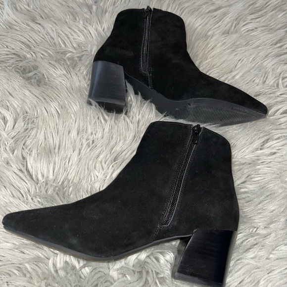 Shoes - Picture 6 of 9